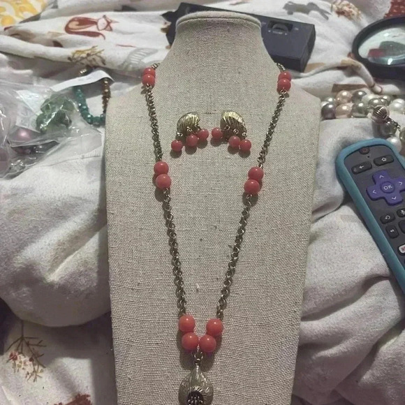 Vintage necklace and clip earrings - Picture 1 of 1